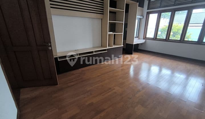 Disewakan Rumah 2 Lantai Siap Huni Boleh untuk Kantor di Batununggal Indah Bandung