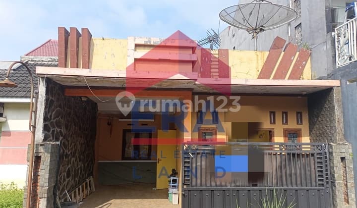 Rumah Bagus di Perumahan Graha Bandara, Malang