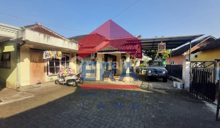 Rumah 3 Lantai Bagus SHM di Jalan Kalpataru , Malang