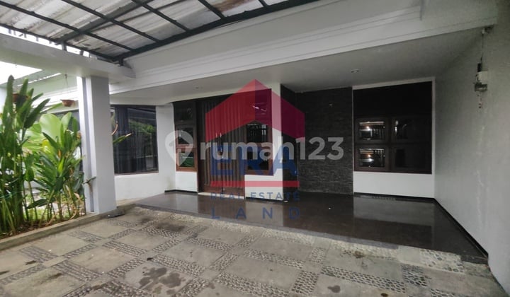 Rumah 2 Lantai Bagus SHM di Jalan Ratah Tiga , Malang