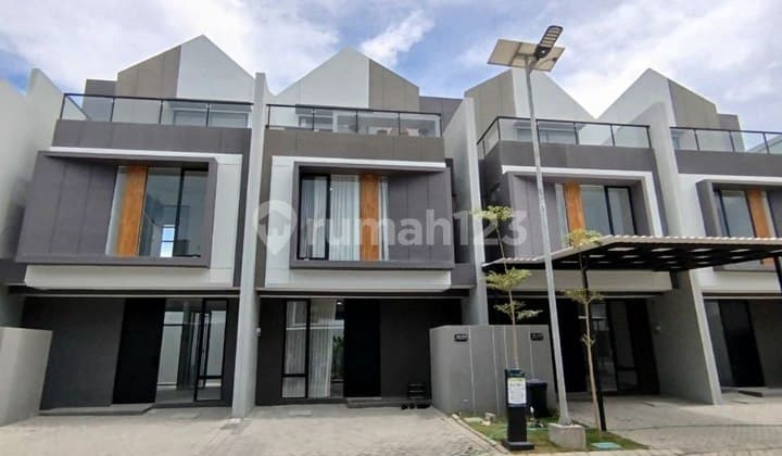 RUMAH ATTIC 1M AN TERLARIS DI SBY TIMUR DEKAT ITS, PAKUWON CITY