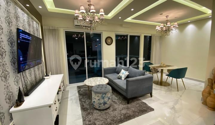 Puri Mansion luas besar, interior klasik modern, lepas segera