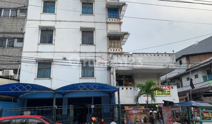 Rumah 4 1/2 Lt. Di Jl. Keamanan Kota Rumah