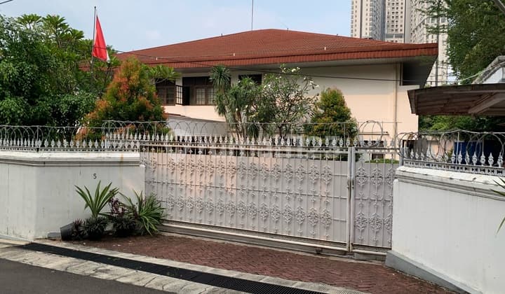 For Sale Former Expatriate Staff Mess