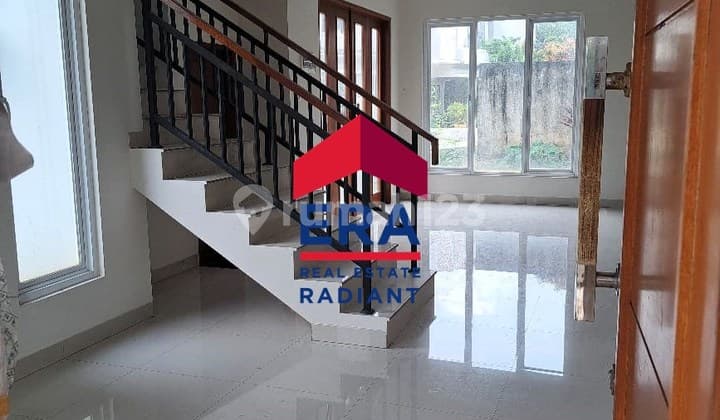 Rumah Hook 2 Lantai di Cluster Green Botanical Garden, Jagakarsa