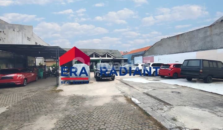 Tanah di Kemanggisan Saat Ini Disewakan Untuk Parkir Mobil