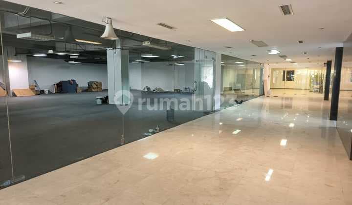 Gedung Perkantoran Mewah Bawah Njop Dekat Sudirman Jakarta Pusat