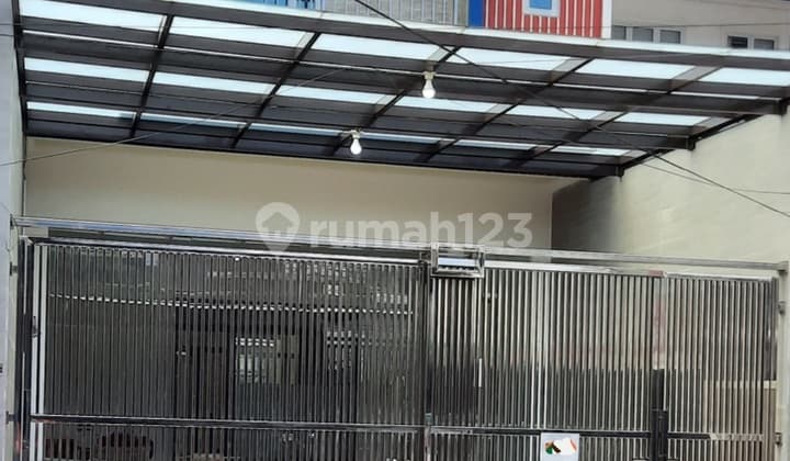 Rumah Minimalis Tinggi Dari Jalan di Sunter Hijau, Bisa Nego