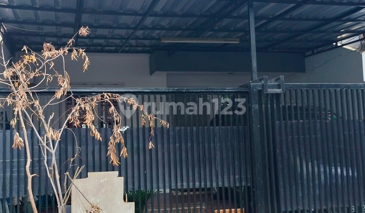 Quick Sale Minimalist House Double Car Road in Kelapa Kopyor Quick Sale Minimalist House Double Car Road in Kelapa Kopyor