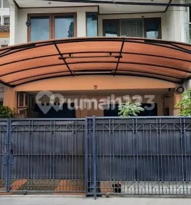 Jual Cepat Rumah Rapih Siap Huni 2½Lt di Pelepah Kelapa Gading, Nego