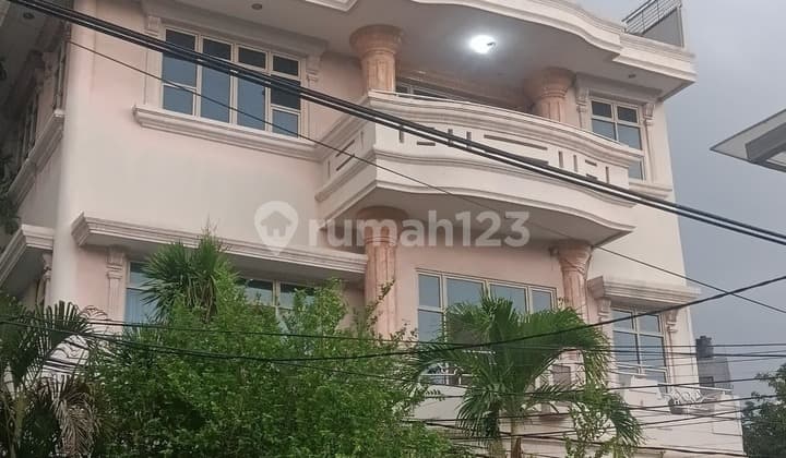 Jual Cepat Rumah Hoek Mewah Jalan 2 Mobil Lebar di Pademangan