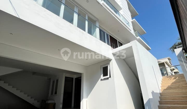 Jual Cepat, Rumah Mewah Ada Pool Dan Lift Siap Huni Di Sunter Agung