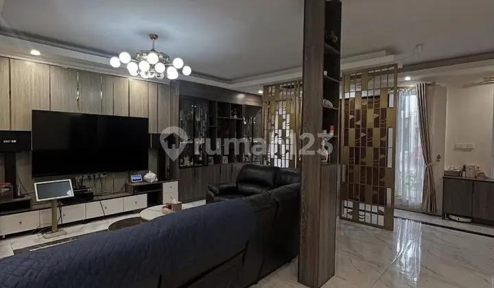 Fast Sale 2-Story Puri Mansion House - Strategic Location