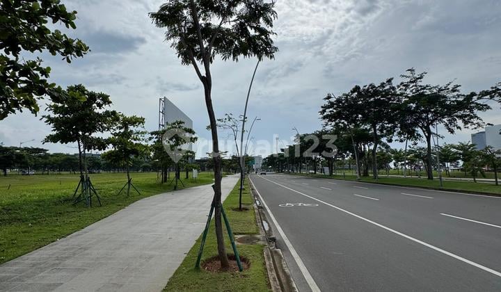 For Sale Quick Sale Golf Island Plot Adjacent 8 X 25 Area - Facing North