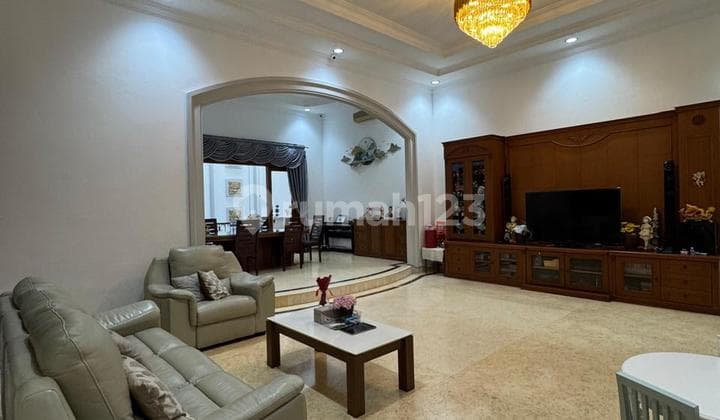 Dijual Cepat Rumah Pantai Indah Kapuk 3,5 Lantai - Lokasi Bagus