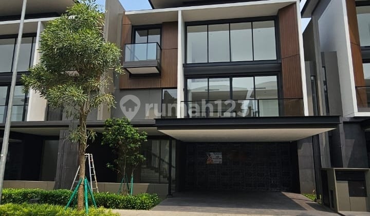 Dijual Rumah Mewah dengan Lift di Navapark BSD City !