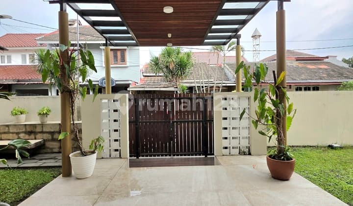 Dijual Rumah Hoek Semi Furnished Modern di Griya Loka BSD City !