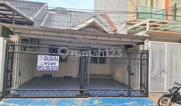 Citra's Neat, Strategic, Affordable House 11/4 Floors