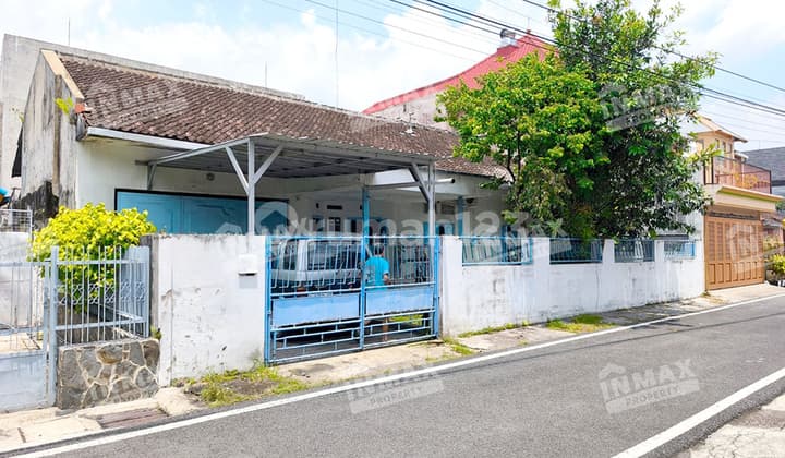 Rumah Nyaman Luas Dekat Ke Kawasan Kawi Di Jalan Semangka, Klojen Malang