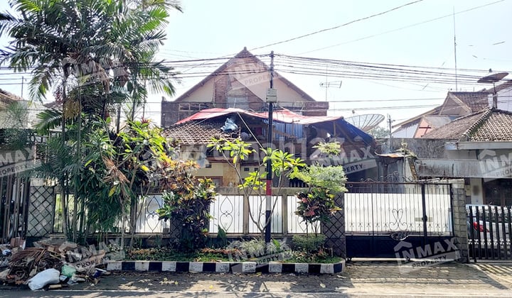 Rumah 3 Lantai Semi Furnished SHM Gunung gunung, Malang