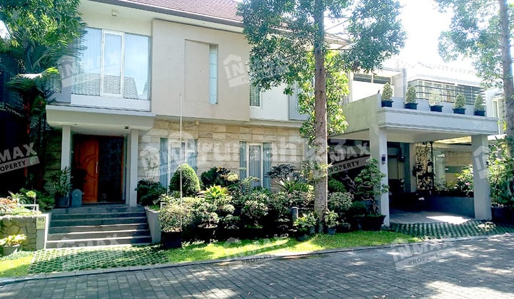 Rumah 2 Lantai Bagus Semi Furnished SHM di Perumahan Riverside, Blimbing Malang Kota