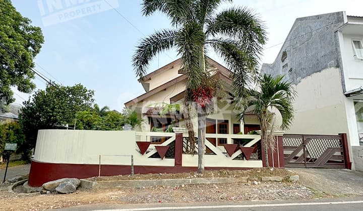 Rumah Pojok 2 Lantai Dekat Ke Plaza Dieng Lokasi Di Bukit Dieng, Kota Malang