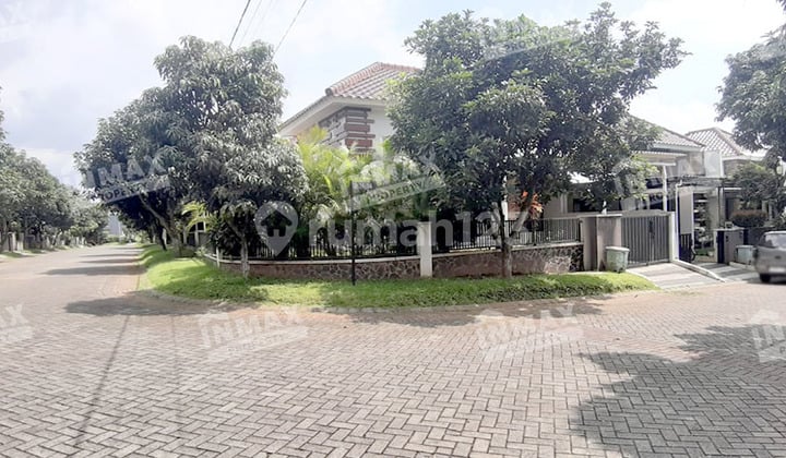 Rumah Pojok Minimalis Modern Lokasi Greenland Tidar, Malang