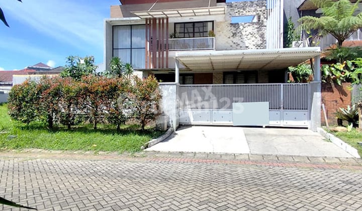Jual Cepat Rumah Mewah, Bangunan 2 Lantai di Villa Puncak Tidar
