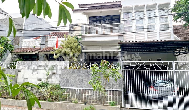 Rumah Full Furnished Bagus 2 Lantai Lokasi di Bukit Dieng, Malang