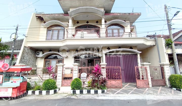 Rumah Induk + Rumah Kost, Kamar Banyak Lokasi Gunung - Gunung