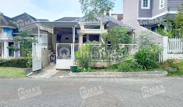 Rumah Minimalis Terawat Lokasi Di Villa Bukit Tidar, Malang