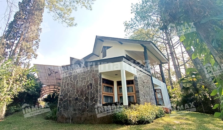 Spacious Semi-Furnished Villa with Strategic Location in Villa Kusuma Batu