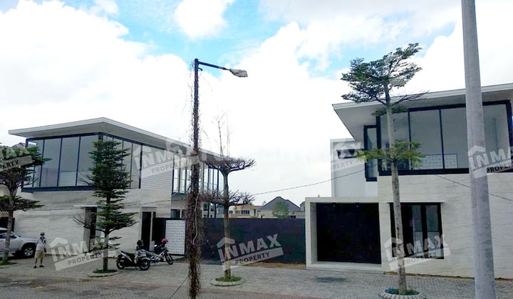 Villa Mewah Semifurnished View Bagus Lokasi Di Royal Garden Regency Batu