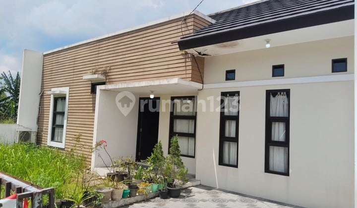 Beautiful House with Swimming Pool, Eligible for Mortgage, Kopo Katapang Garden, Bandung