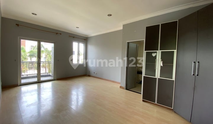 Rumah Sunter Rapih Minimalis Siap Huni 2 Lantai Hoek