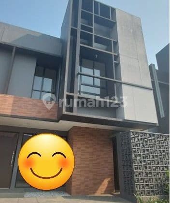 For quick sale: Flavio Main House, Suvarna Sutera, Tangerang.