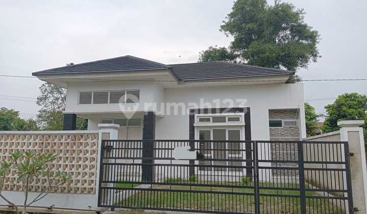 Rumah Bangunan Mandiri Hoek Di Talaga Bestari Tangerang
