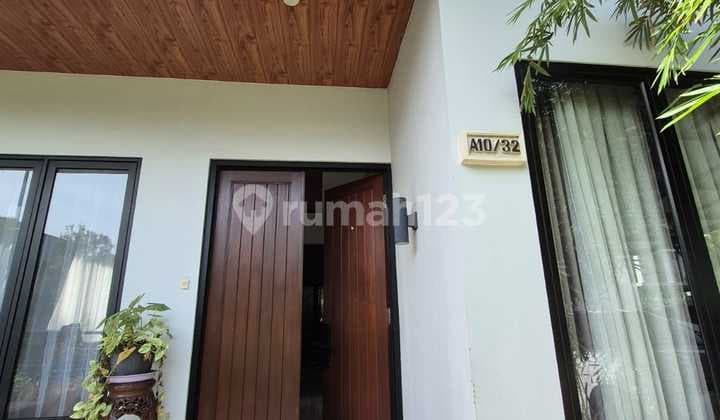 Disewa Rumah Desainer Hoek Semi Furnish Dibangun di Kavling Mandiri Suvarna Sutera Cluster Alam Cikupa Tangerang