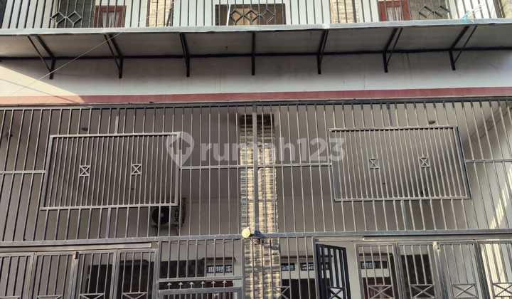 Dijual Rumah 3 Lantai Full Furnish Strategis Dekat Bandara