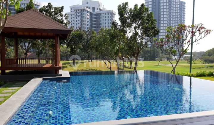 Rumah Mewah View Golf di Graha Family Ada Pool Lebar 20x45 Meter