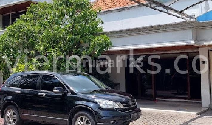 Rumah pusat Kota Jalan Diponegoro Luas 881m2 Dengan 5Kamar