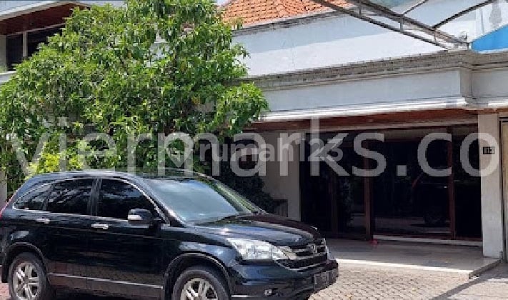 Rumah pusat Kota Jalan Diponegoro Luas 881m2 Dengan 5Kamar