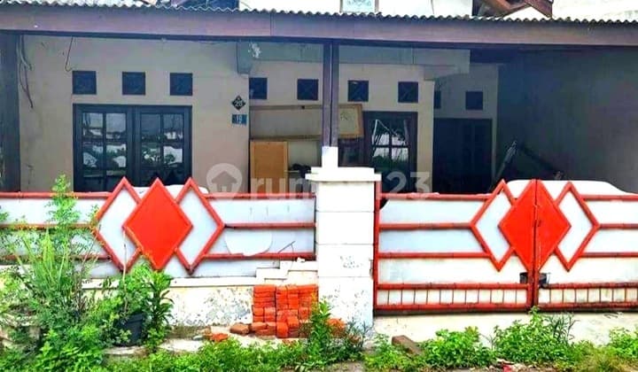 RUMAH SHM PURI LIDAH KULON LUAS 82M2 BANGUNAN 1 LANTAI ADA 2 KAMAR TIDUR SEBELAHNYA CITRALAND DEKAT UNESA