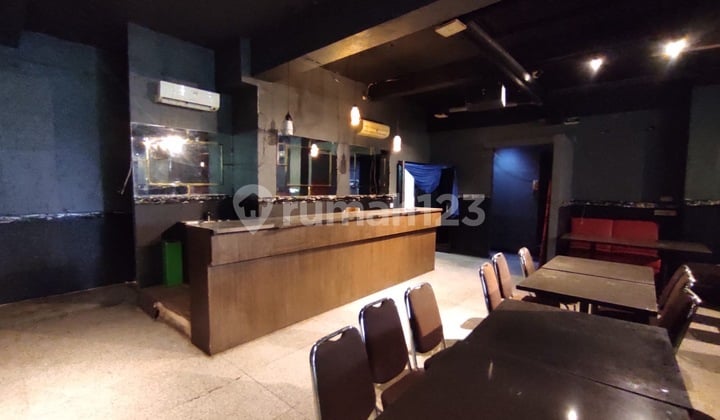 COMMERCIAL MANYAR KERTOARJO FORMER RESTAURANT AND KARAOKE DIMENSION 21X18 METERS BUILDING 3.5 FLOORS WITH A TOWER CONTRACT OF 100 MILLION/YEAR