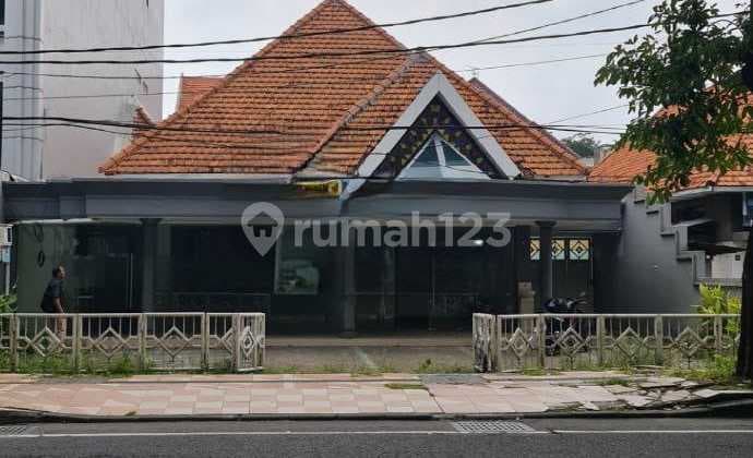 Commercial Property on Raya Diponegoro, 744m2 area, 2-story building ready for occupancy, suitable for office, restaurant.