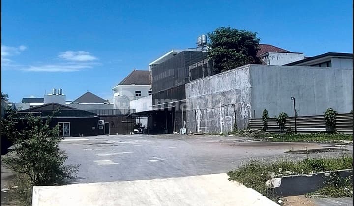 Disewakan Lahan komersial raya merr luas 810m2 bonus Parkir 30 mobil