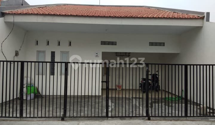 Ngagel Mulyo House Dimensions 7x22.5 Meters, 3 Bedrooms and Close to Ubaya Indomaret