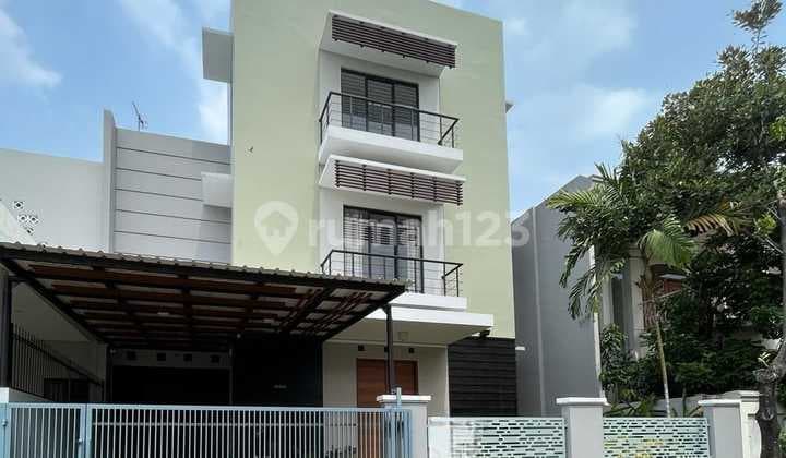 Rumah 3 Lantai Modern Minimalis Puspita Loka Bsd Rooftop & Semi Furnished