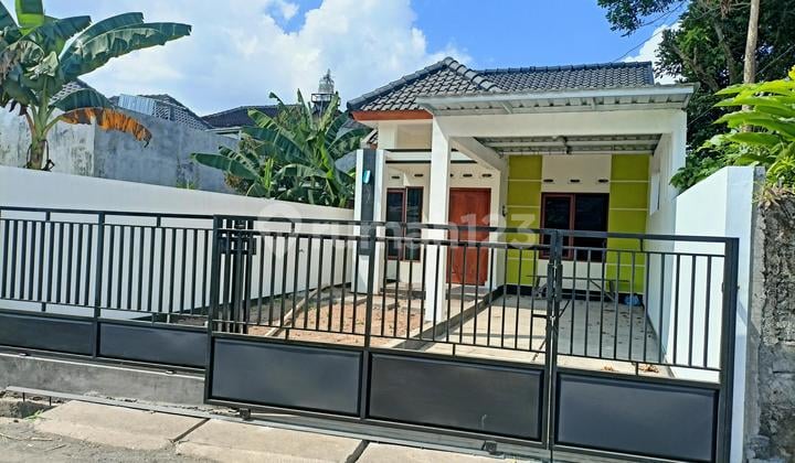 Rumah Dekat Pasar Godean, Sleman