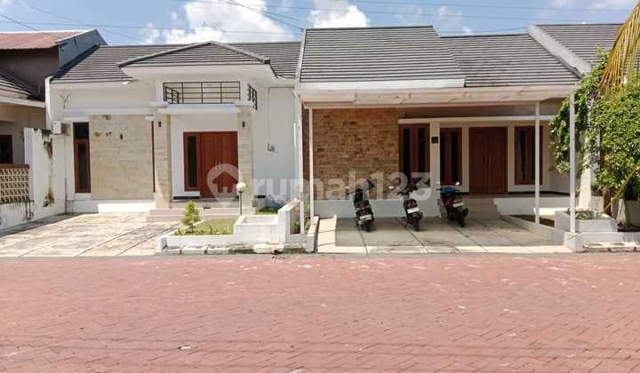 Rumah Dalam Perumahan Taman Lavender Jl Parnagtritis